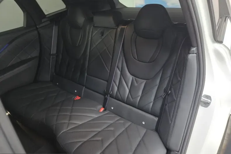 BMW XM (Seria X) din 2025 cu 8.750 km - oferta BMW223919 - foto 18