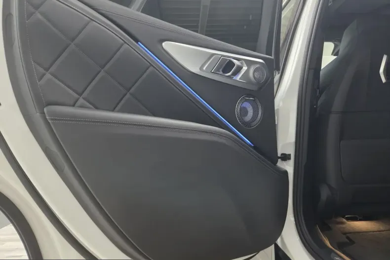 BMW XM (Seria X) din 2025 cu 8.750 km - oferta BMW223919 - foto 20
