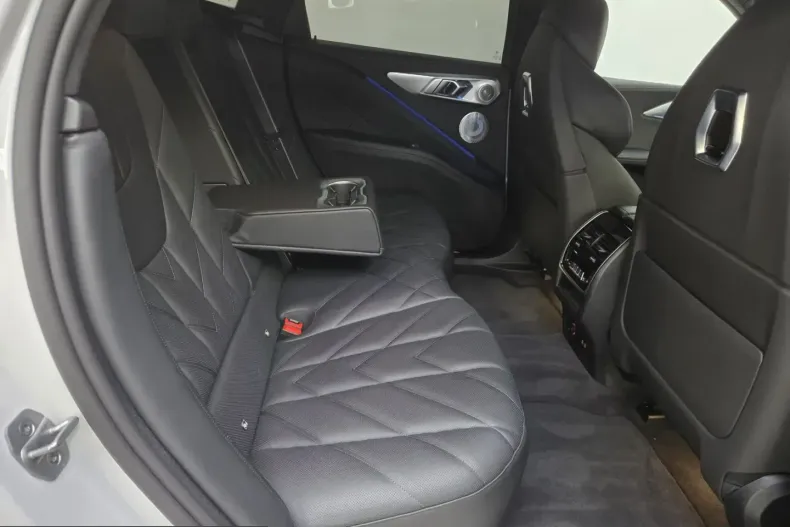 BMW XM (Seria X) din 2025 cu 8.750 km - oferta BMW223919 - foto 24