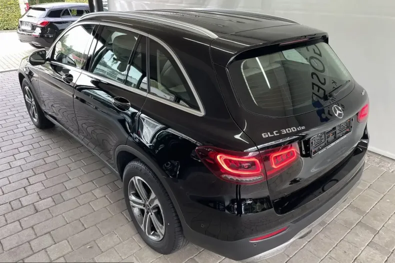 Mercedes-Benz GLC 300 (Clasa GLC) din 2021 cu 57.946 km - oferta MER223943 - foto 3