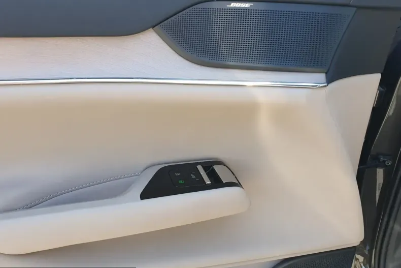 Volvo EX90 din 2025 cu 18.109 km - oferta VOL223946 - foto 9