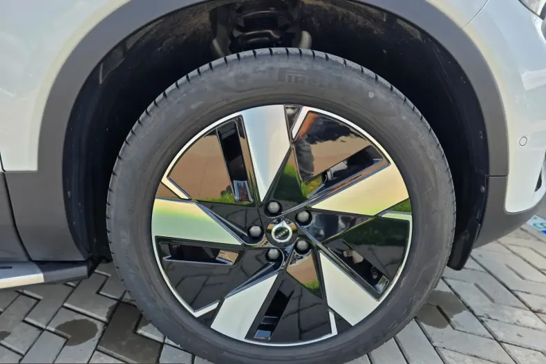 Volvo EC40 din 2025 cu 4.365 km - oferta VOL223951 - foto 4