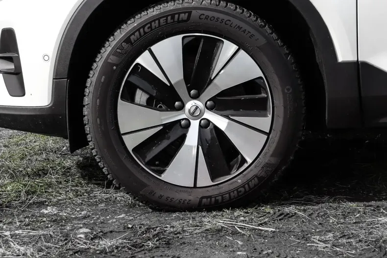 Volvo XC40 din 2023 cu 5.923 km - oferta VOL223970 - foto 3