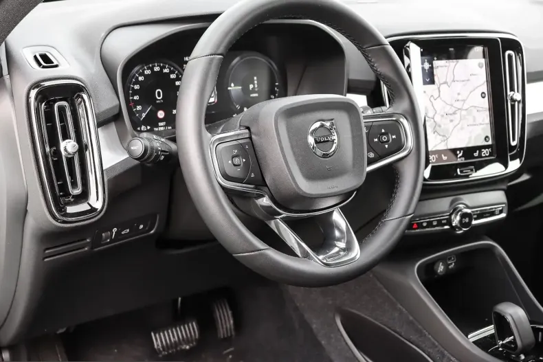 Volvo XC40 din 2023 cu 5.923 km - oferta VOL223970 - foto 4