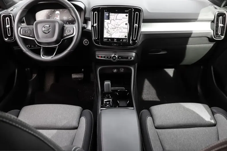 Volvo XC40 din 2023 cu 5.923 km - oferta VOL223970 - foto 5