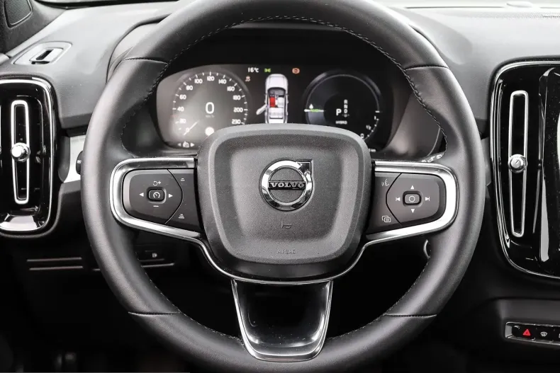 Volvo XC40 din 2023 cu 5.923 km - oferta VOL223970 - foto 6