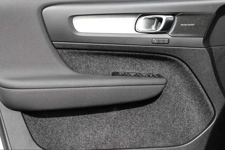 Volvo XC40 din 2023 cu 5.923 km - oferta VOL223970 - foto 10