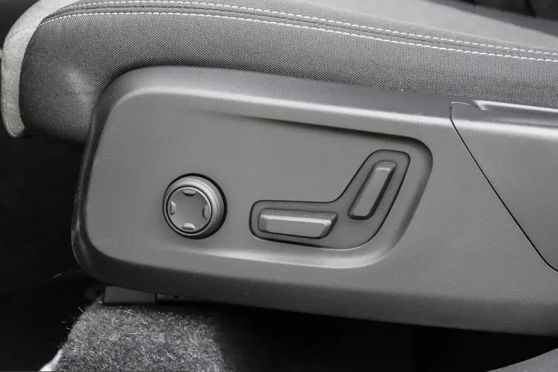 Volvo XC40 din 2023 cu 5.923 km - oferta VOL223970 - foto 12