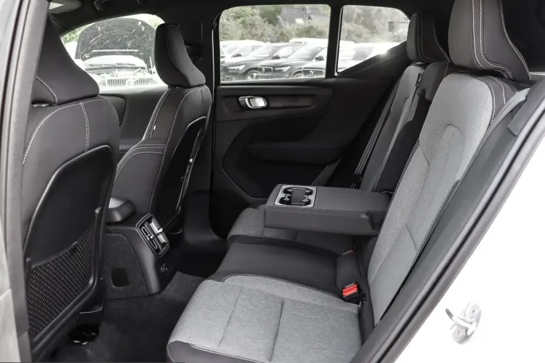 Volvo XC40 din 2023 cu 5.923 km - oferta VOL223970 - foto 14