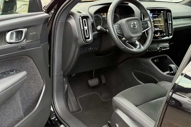 Volvo XC40 din 2022 cu 42.700 km - oferta VOL223972 - foto 7