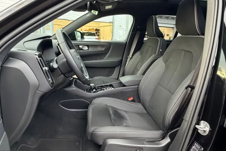 Volvo XC40 din 2022 cu 42.700 km - oferta VOL223972 - foto 10