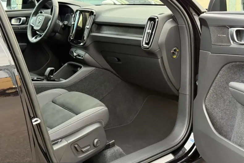 Volvo XC40 din 2022 cu 42.700 km - oferta VOL223972 - foto 16