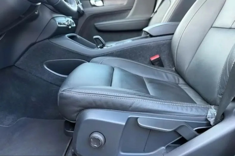 Volvo XC40 din 2022 cu 47.968 km - oferta VOL223973 - foto 13