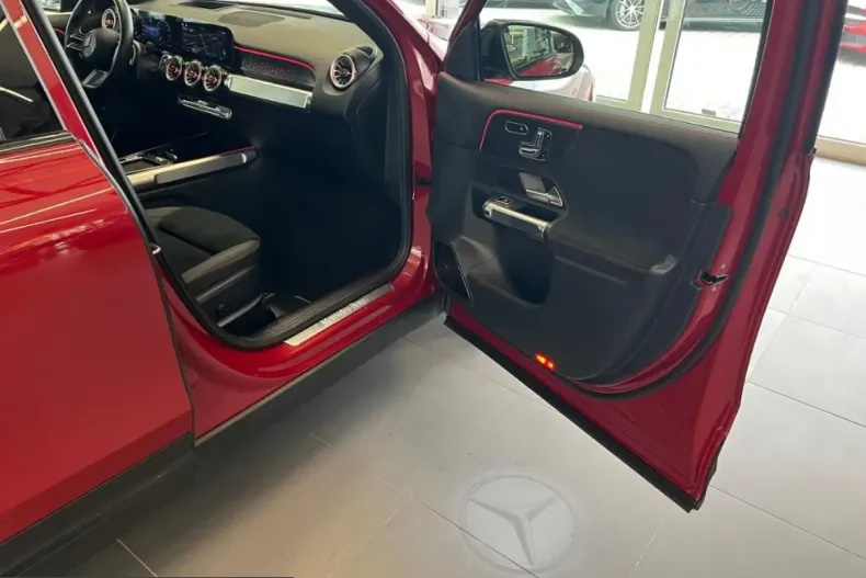 Mercedes-Benz GLB 250 (Clasa GLB) din 2024 cu 13.515 km - oferta MER223975 - foto 10