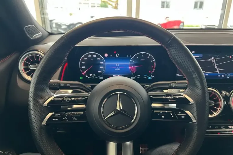 Mercedes-Benz GLB 250 (Clasa GLB) din 2024 cu 13.515 km - oferta MER223975 - foto 17