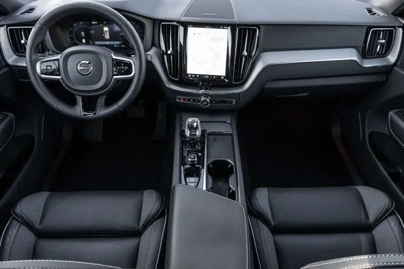Volvo XC60 din 2023 cu 18.789 km - oferta VOL223998 - foto 9