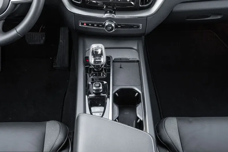 Volvo XC60 din 2023 cu 18.789 km - oferta VOL223998 - foto 13