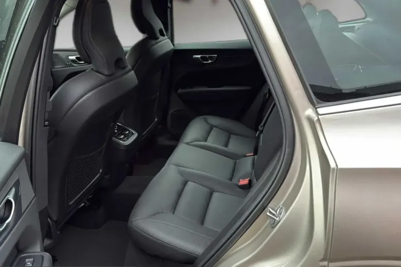Volvo XC60 din 2023 cu 44.554 km - oferta VOL223999 - foto 9