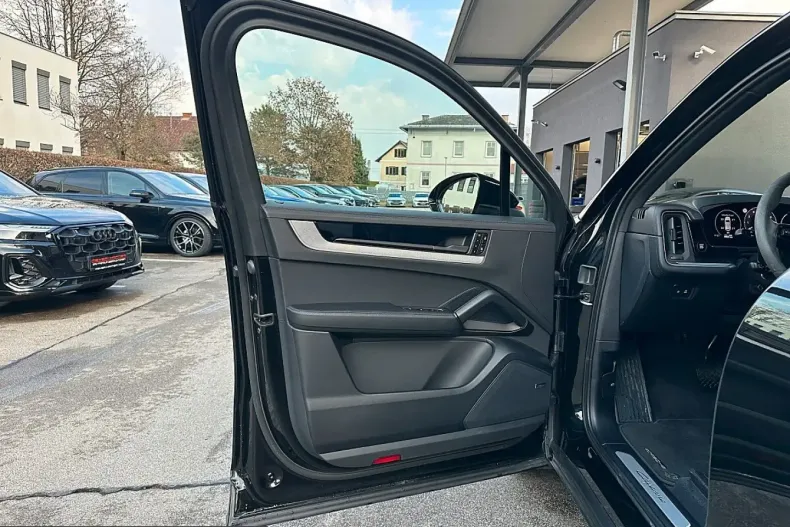 Porsche Cayenne din 2024 cu 9.900 km - oferta POR224008 - foto 17