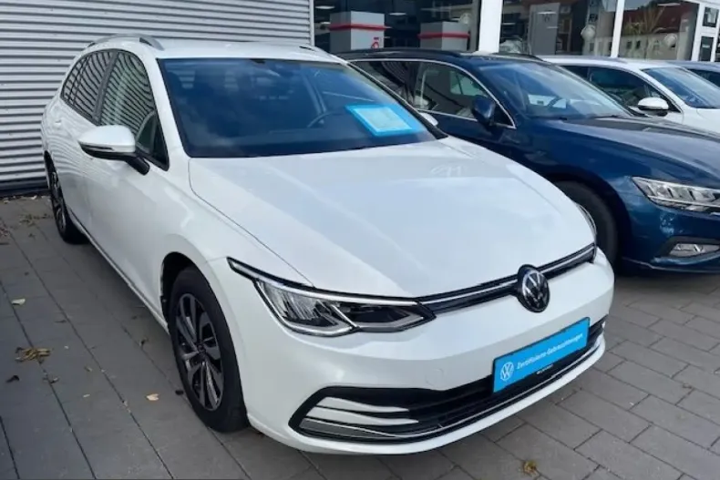 Volkswagen Golf din 2023 cu 11.450 km - oferta VOL224010 - foto 1