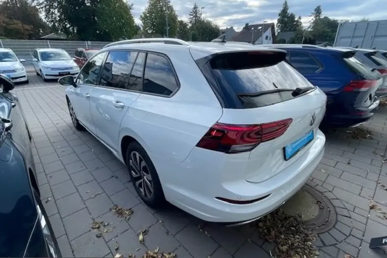 Volkswagen Golf din 2023 cu 11.450 km - oferta VOL224010 - foto 2