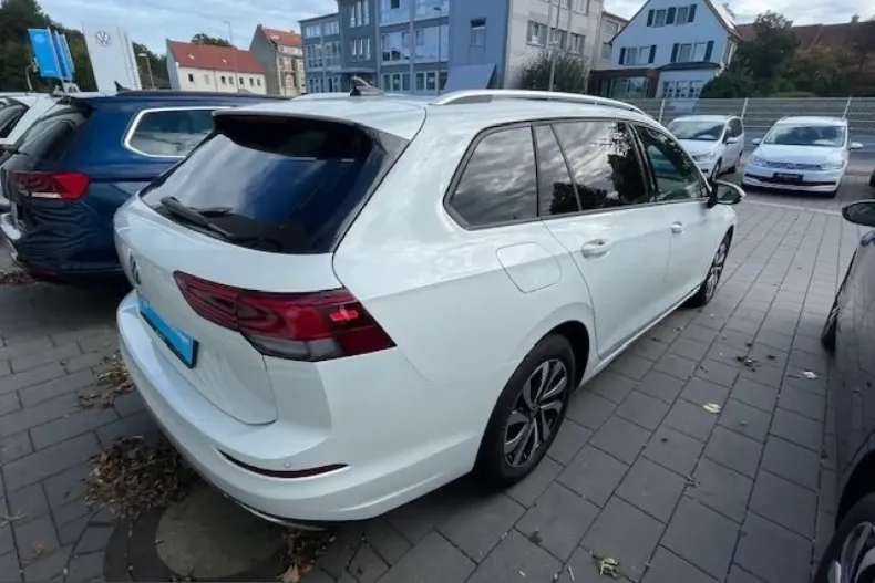 Volkswagen Golf din 2023 cu 11.450 km - oferta VOL224010 - foto 3
