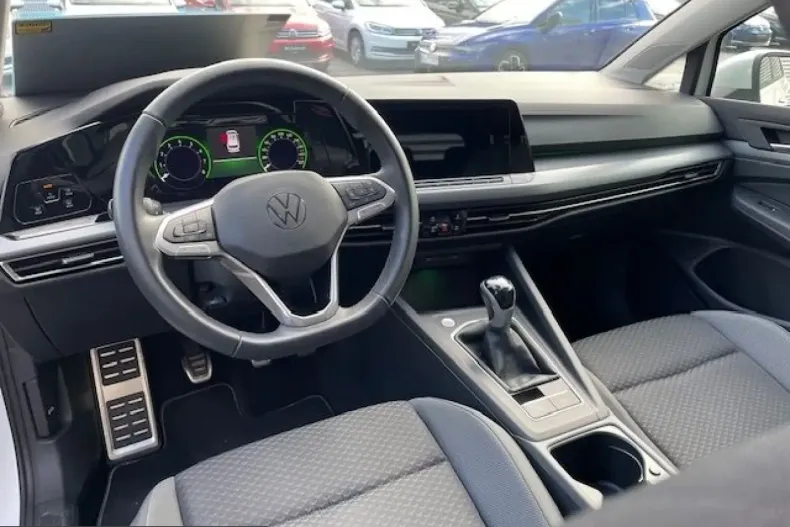 Volkswagen Golf din 2023 cu 11.450 km - oferta VOL224010 - foto 4