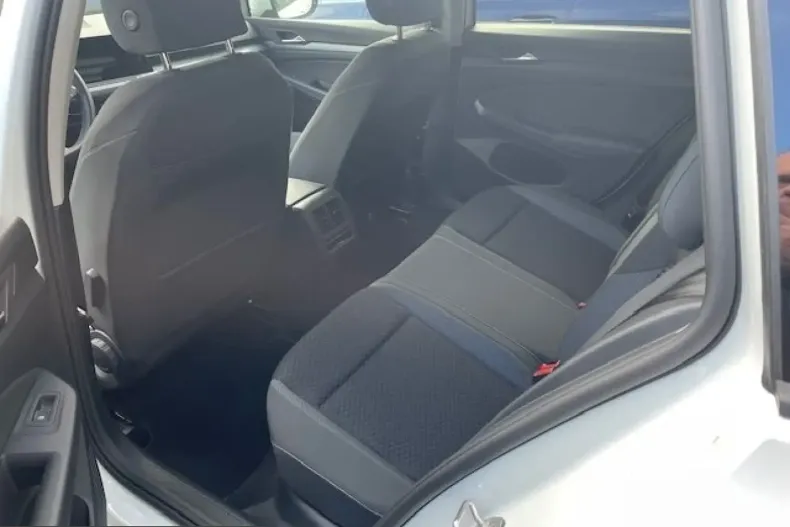Volkswagen Golf din 2023 cu 11.450 km - oferta VOL224010 - foto 7