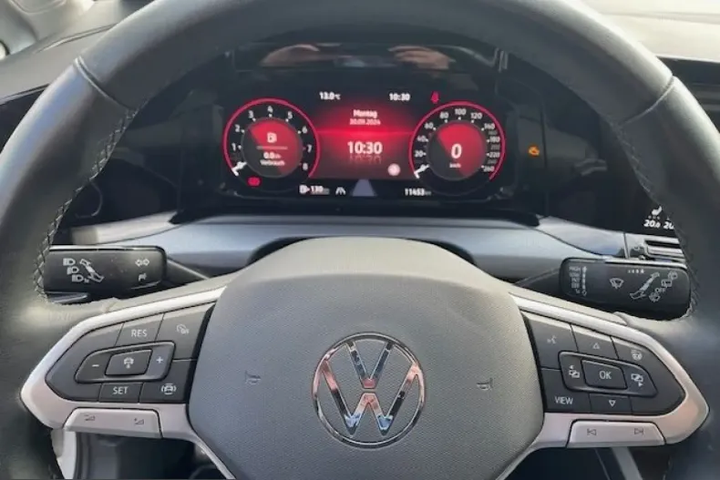 Volkswagen Golf din 2023 cu 11.450 km - oferta VOL224010 - foto 8