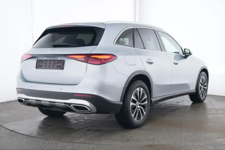 Mercedes-Benz GLC 200 (Clasa GLC) din 2024 cu 7.400 km - oferta MER224018 - foto 3