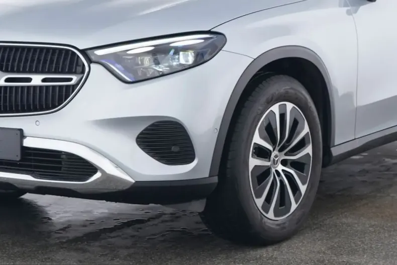 Mercedes-Benz GLC 200 (Clasa GLC) din 2024 cu 7.400 km - oferta MER224018 - foto 4