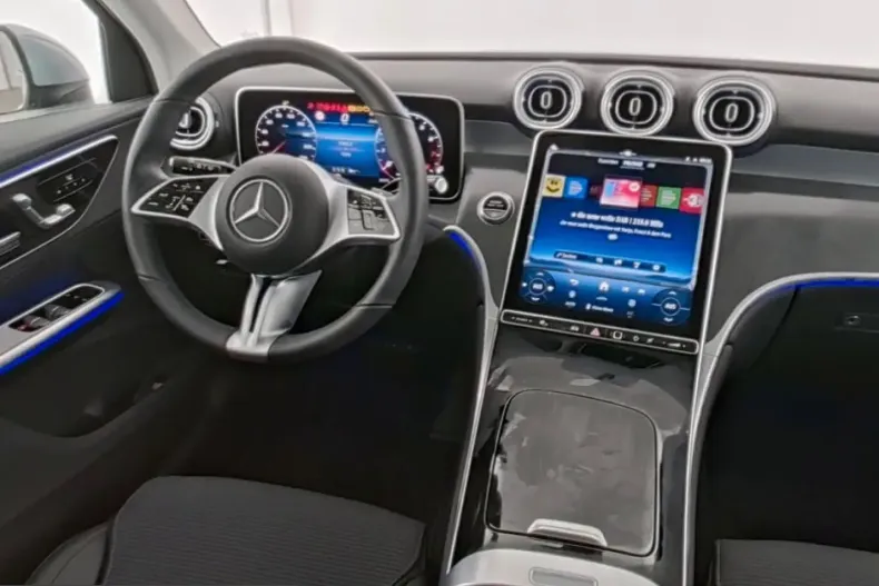Mercedes-Benz GLC 200 (Clasa GLC) din 2024 cu 7.400 km - oferta MER224018 - foto 7