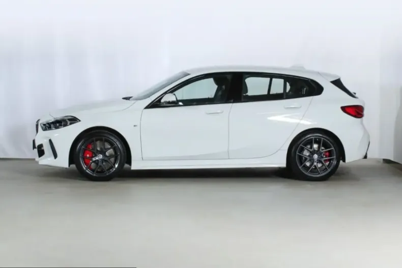 BMW 118i (Seria 1) din 2022 cu 19.443 km - oferta BMW224024 - foto 3