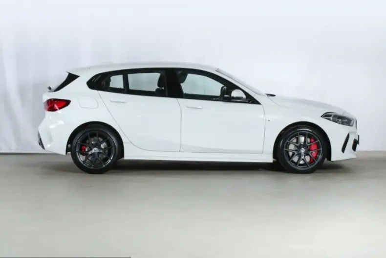 BMW 118i (Seria 1) din 2022 cu 19.443 km - oferta BMW224024 - foto 4