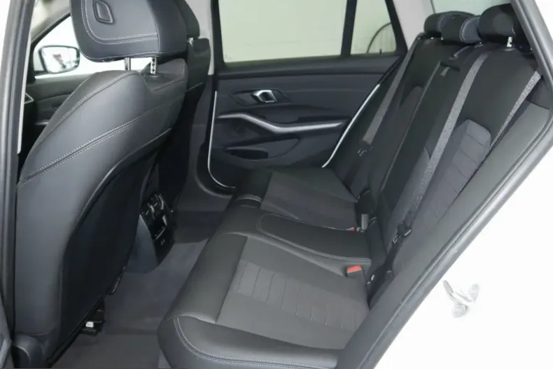 BMW 318i (Seria 3) din 2024 cu 11.500 km - oferta BMW224040 - foto 7