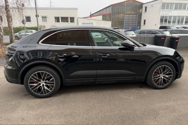 Porsche Macan din 2025 cu 7.000 km - oferta POR224048 - foto 4