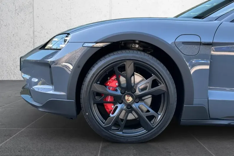 Porsche Taycan din 2025 cu 10.800 km - oferta POR224052 - foto 6