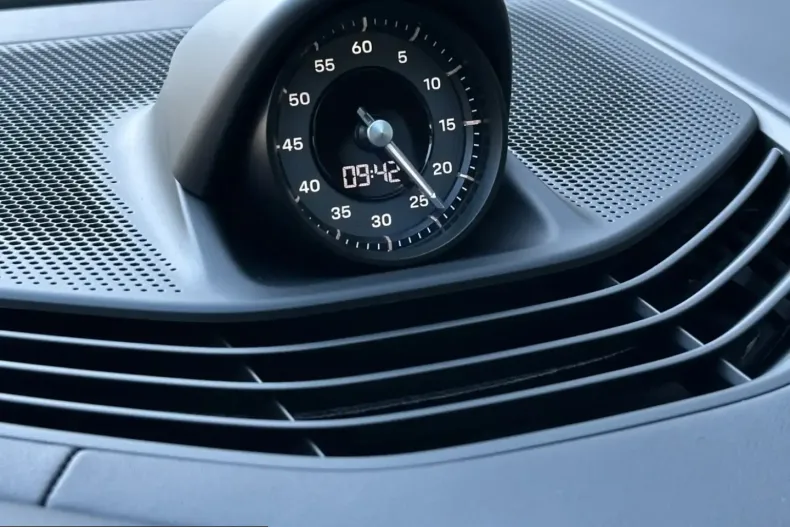 Porsche Taycan din 2025 cu 10.800 km - oferta POR224052 - foto 21