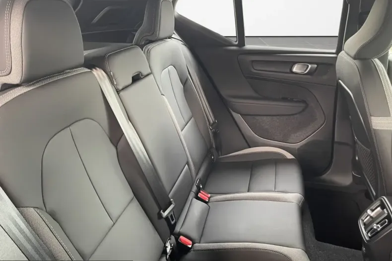 Volvo XC40 din 2023 cu 11.950 km - oferta VOL224055 - foto 13