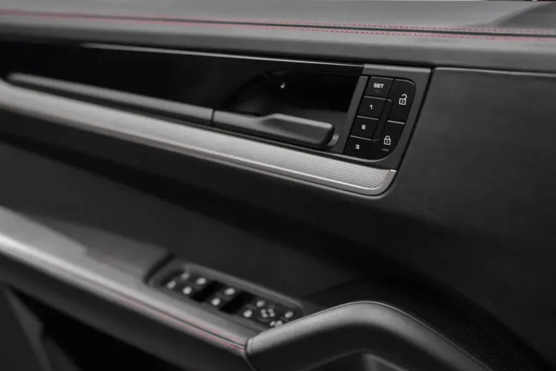 Porsche Cayenne din 2025 cu 10.000 km - oferta POR224058 - foto 42