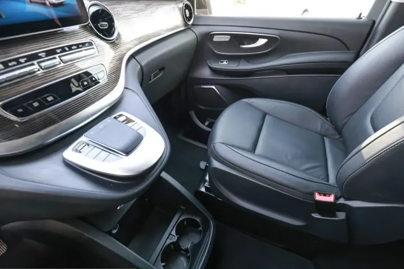 Mercedes-Benz V 300 (Clasa V) din 2024 cu 59.453 km - oferta MER224081 - foto 18