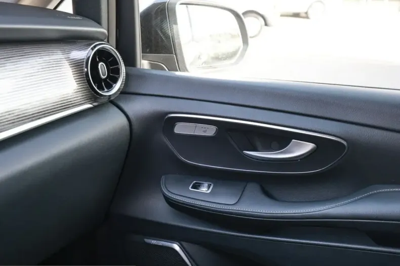 Mercedes-Benz V 300 (Clasa V) din 2024 cu 59.453 km - oferta MER224081 - foto 19