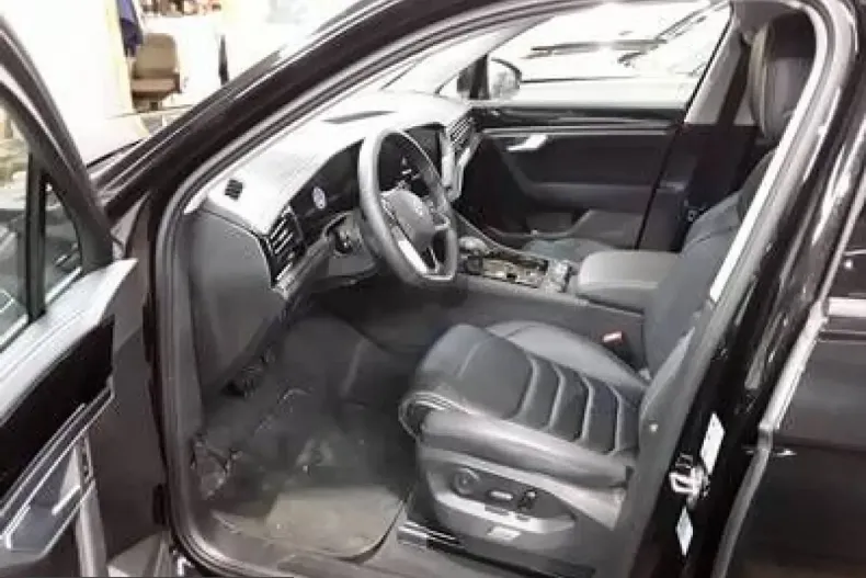 Volkswagen Touareg din 2025 cu 22.934 km - oferta VOL224093 - foto 3