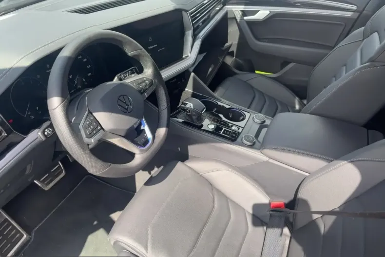 Volkswagen Touareg din 2025 cu 21.616 km - oferta VOL224094 - foto 5