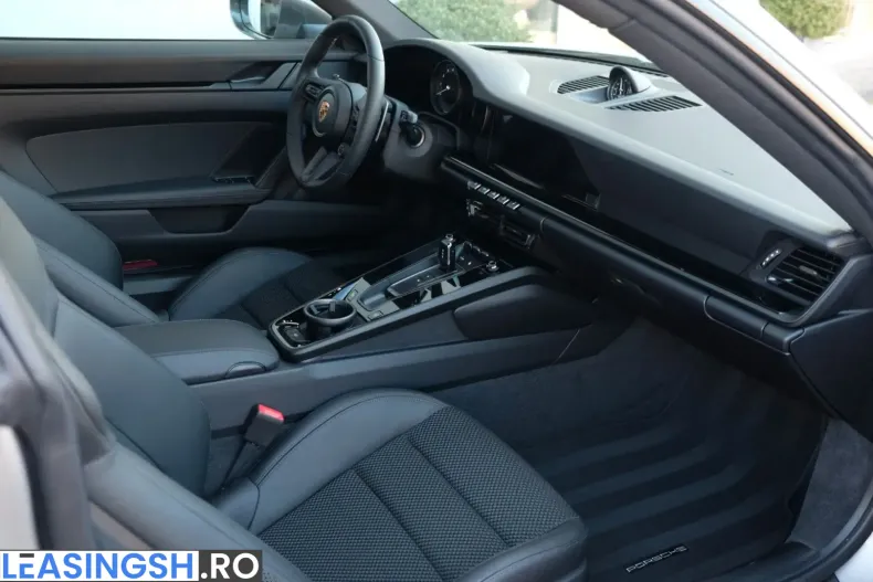 Porsche 992 din 2023 cu 2.200 km - oferta POR224118 - foto 5