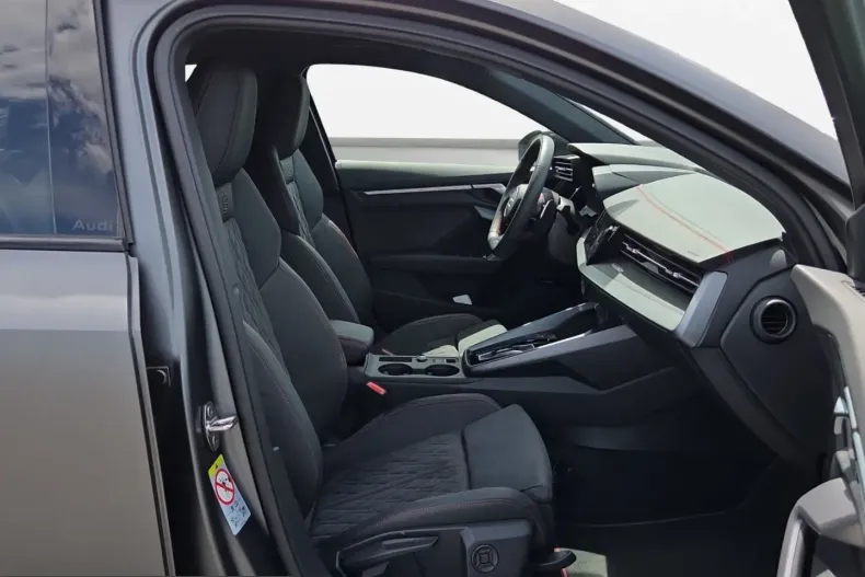 Audi S3 din 2025 cu 12.662 km - oferta AUD224124 - foto 4