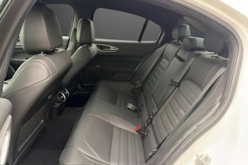 Alfa Romeo Giulia din 2023 cu 20.493 km - oferta ALF224140 - foto 10