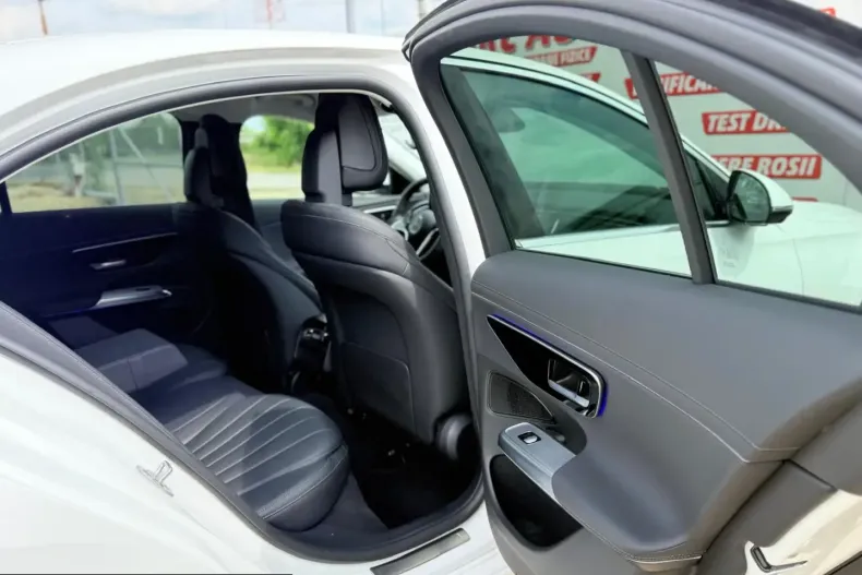 Mercedes-Benz E 220 (Clasa E) din 2024 cu 67 km - oferta MER224152 - foto 16