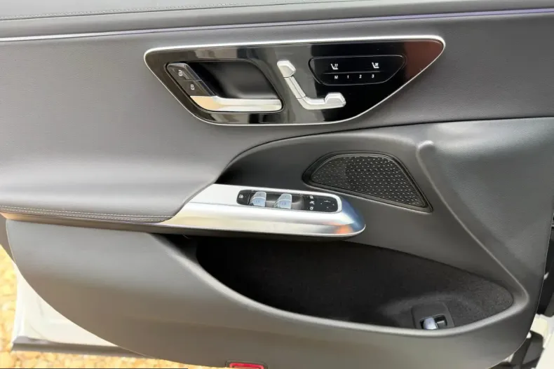 Mercedes-Benz E 220 (Clasa E) din 2024 cu 67 km - oferta MER224152 - foto 31