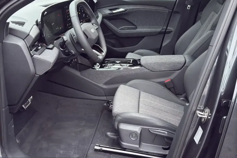 Audi Q6 e-tron din 2025 cu 17.792 km - oferta AUD224187 - foto 8